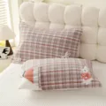 Housse de coussin en gaze de coton brodée de lapin, taie douce et respirante à carreaux. - 52x78 cm (l'unité) / Lapin brodé