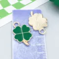 Ciondolo quadrifoglio smaltato verde per creazione gioielli fai da te San Patrizio - Quadrifoglio Smaltato (13351) / 1 Pezzo/Confezione (11x18mm) / Turchese