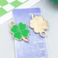 Ciondolo a quadrifoglio in smalto verde con finitura in metallo dorato per gioielli - Quadrifoglio Smaltato (13354) / 1 Pezzo/Confezione (11x18mm) / Verde mela