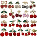 Sammlung von luxuriösen Kirsch-Anhängern für DIY-Schmuck mit roten Strasssteinen - Gemischtes Kirsch-Set (SN1745) / 20 Stück/Packung / Mehrfarbig