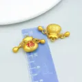 Matgouden gelukszakje hanger met rood Fu-karakter en liniaal voor schaalmetingen - Bel Zegen Tas Hanger (22784) / 1 Stuk/Pak (19x16mm) / Rood/Antiek Goud