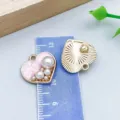 Ciondolo a cuore in resina rosa fatto a mano con perle per accessori per gioielli fai da te - Cuore Rosa Goccia Strass Perla (19007) / 1 Pezzo (18*18mm) / Rosa