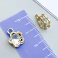 Ciondolo a fiore in oro KC con zircone trasparente per gioielli fai da te - Forma di Fiore di Prugno (27796)