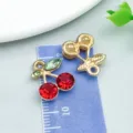Luxuriöser roter Kristall-Kirsch-Anhänger für die DIY-Schmuckherstellung in Gold - Besetzte Rote Frucht Kirsche (23412)