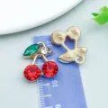 Roter Kirschkristall-Anhänger aus Goldlegierung für DIY-Schmuck - Exquisite Besetzte Kirsche (23414)