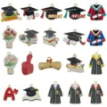 Set mit 20 bunten Abschluss Emaille Anhängern mit Doktorhut und Talar für DIY Schmuck - Gemischte Stile (SN1697) / 20er Set