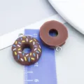 Koffiekleurige hars donut bedeltje voor DIY sieraden met schaal - Grijze en koffiebruine ronde donuts (17185) / 1 Stuk (18*21mm)