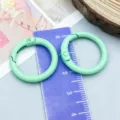 Anillo de resorte lacado verde menta para joyas DIY y llaveros - 25 mm de diámetro - 1 Pieza (Exterior 24mm Interior 17mm) / Verde claro