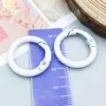 Hebilla de anillo de resorte de metal pintado blanco para joyas y bolsos de mano - 1 Pieza (Exterior 24mm Interior 17mm) / Blanco