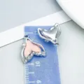 Colgante de cola de delfín en esmalte rosa con diamantes de imitación para joyería DIY - Cola de Pez (28121) / 1 Pieza (17*14mm) / Rosa