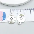 Zilveren legering knopvormige hanger voor DIY-sieraden maken en kettingaccessoires - Naaimachine Knop (8711) / 1 stuk (13x16mm) / Antiek Zilver