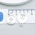 Zilverkleurige legering knoop bedeltjes voor DIY sieraden met meetliniaal - Naaimachine Knop (20221) / 1 stuk (13x16mm) / Helder Zilver