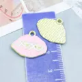 Breloques lèvres en émail rose avec motif cœur XOXO pour bijoux de Saint-Valentin - Lèvres (27194)