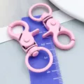Due moschettoni girevoli in lega verniciata rosa per portachiavi fai da te e gioielli a mano - Rosa chiaro