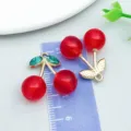 Roter Kirsch-Anhänger aus Legierung mit grünen Kristallblättern und Maßstab für DIY - Harz Grüner Stein Kirsche (23418)