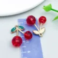 Eleganter Kirsch-Legierungsanhänger in Rot für DIY-Schmuck mit Maßstab-Detailansicht - Große Harzkirsche (23419)