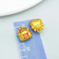 Matgouden gelukskathanger met rode emaille geluksbedel voor het maken van DIY-sieraden - Gelukskat Hanger (28490)