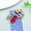 Roter Kirschen-Anhänger aus Legierung mit Strasssteinen für DIY-Schmuckherstellung - Kleine Kirsche mit Roter Schleife und Strass (23423)