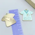 Pendentif en émail bleu en forme d'uniforme d'infirmière pour bijoux DIY faits à la main - 1 Pièce (30x28mm)