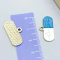Pendentif capsule médicale en alliage bleu et blanc avec ligne de battement de cœur DIY - 1 Pièce (23x12mm)