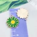 Grüner Emaille Gänseblümchen Sonnenblume Anhänger für DIY handgefertigten Schmuck - Chrysantheme (14776)