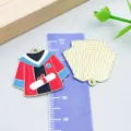 Bachelor-Uniform Abschlussrobe Emaille Anhänger für DIY handgefertigten Schmuck - Talar Studentenzubehör Stil (27457) / 1 Stück (25*28mm) / Rot