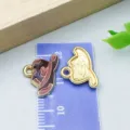 Emaillierter Cowboyhut-Anhänger aus Legierung für DIY-Schmuck in Braun und Gold - Cowboyhut Stil (21855)