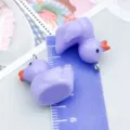 Süßer violetter Entenanhänger aus Harz für DIY-Schmuckherstellung und Basteln - 1 Stück (17x19mm)