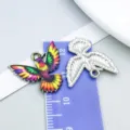 Ciondoli colorati a forma di colibrì in lega per gioielli fai da te con misura - Colibrì Con Ali Spiegate (27651)