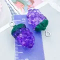 Paar lila Traubenanhänger aus Harz auf Lineal für DIY-Schmuckherstellung und Zubehör - 1 Stück/Packung (24x12mm)