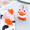 Simpatici ciondoli a forma di anatra in acrilico iridato 3D per gioielli e hobby DIY - Anatra 3D Arcobaleno Rosa Trasparente (27332) / 1 Pezzo/Confezione (39*25mm)
