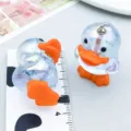 Süßer irisierender Acryl-Entenanhänger mit orangefarbenem Schnabel für DIY-Schmuck - Transparent Blau Regenbogen 3D Ente (27337)