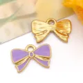 Colgante de lazo de esmalte púrpura y acero inoxidable dorado para bisutería DIY - 蝴蝶结吊坠(T1644)