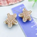 Ciondolo a stella marina in acrilico bianco e marrone per la creazione di gioielli DIY - Stella Marina con Foro Diritto (27356) / 1 Pezzo (19x18mm) / Marrone e Bianco