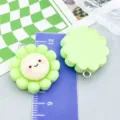 Süßer grüner Harz Smiley Blumenanhänger für kreative DIY Schmuckherstellung Zubehör - Sonnenblumen Smiley (24780) / 1 Stück/Packung (26x22mm) / Grün