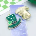 Ciondolo cappello leprechaun St. Patrick in smalto verde con dettaglio trifoglio - Cappello Trifoglio (27268) / 1 Pezzo (21x20mm) / Verde