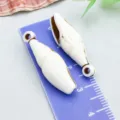 Pendentifs en forme de coquillage en acrylique brun et blanc pour la création de bijoux DIY - Conque Spirale Longue (27371) / 1 Pièce (30x9mm) / Blanc