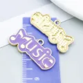 Lila Emaille MUSIC Wort Legierung Anhänger Charme für DIY Schmuckherstellung Zubehör - MUSIC Buchstabenplatte (27242) / 1 Stück (14*28mm) / Lila