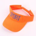 Visière de sport orange avec broderie bleue, idéale pour les journées ensoleillées. - Réglable / Orange