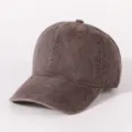 Einfache gewaschene Baumwoll-Baseballkappe, Detailansicht des klassischen Schirms. - Verstellbar / Kaffeebraun