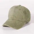 Detailaufnahme der gewaschenen einfarbigen Vintage Baseballkappe aus Baumwolle mit Schirm. - Verstellbar / Khaki