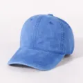 Detailansicht der blauen Baseballkappe aus Baumwolle mit gebogenem Schirm und Ösen. - Verstellbar / Hellblau