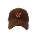 Gorra de béisbol de ante marrón para hombres y mujeres con elegante letra W roja bordada. - Café