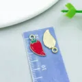 Ciondoli fai-da-te in smalto peperoncino rosso e ali dorate per gioielli - Peperoncino (27965)