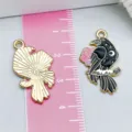 Breloque corbeau dessin animé en émail avec rose rose et dos doré pour bijoux DIY - Corbeau Fleur Gauche (16646) / 1 Pièce (16*26mm) / Noir