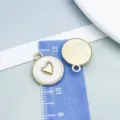 Colgante de corazón en esmalte blanco perlado con baño de oro KC para crear joyas DIY - 圆形立体爱心吊坠(28019) / 1 Pieza (19x15mm) / 珠光白配KC金