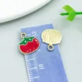 Ciondolo a forma di pomodoro rosso in lega per gioielli fai da te con base dorata - Pomodoro (27966)