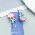 Colgante de medusa rosa de aleación hecho a mano para proyectos de joyería artesanal - Medusa (28158) / 1 Pieza/Paquete (27*12mm) / Rosa