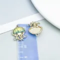 Colgante de medusa en aleación de oro KC detallado para accesorios de joyería DIY hechos - Medusa Irisada (28138) / 1 Pieza/Paquete (19*15mm) / KC Oro / Verde