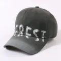 Gewerbliche, verwaschene Vintage-Baseballkappe für Damen mit auffälligen Buchstaben. - Regulärer Kopfumfang (54-59 cm) / Hellgrau